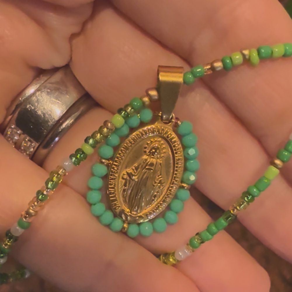 Religious Mary Catholic metal scapular green beaded necklace 18” adjustable new